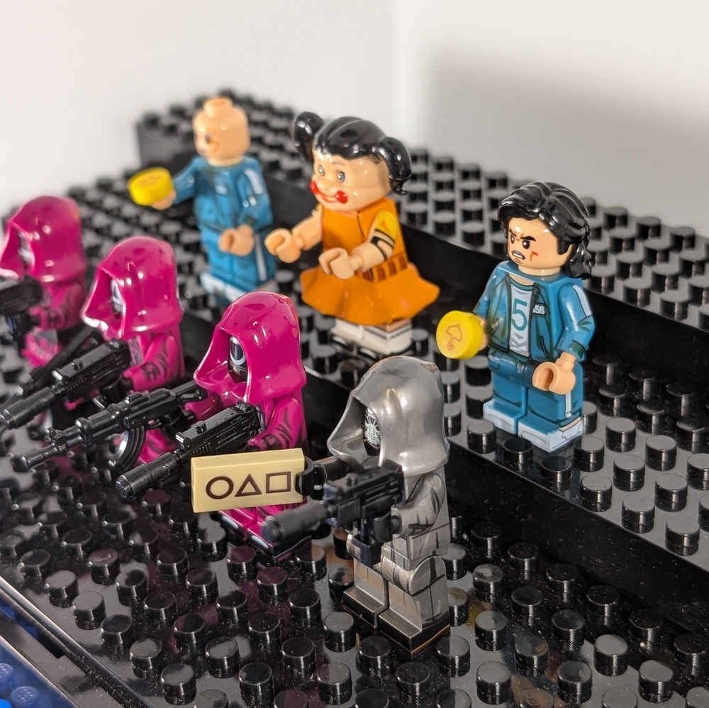 7 Minifigures- Netflix Squid Game the Challenge Building Block Toy Action Figure - Picture 4 of 11
